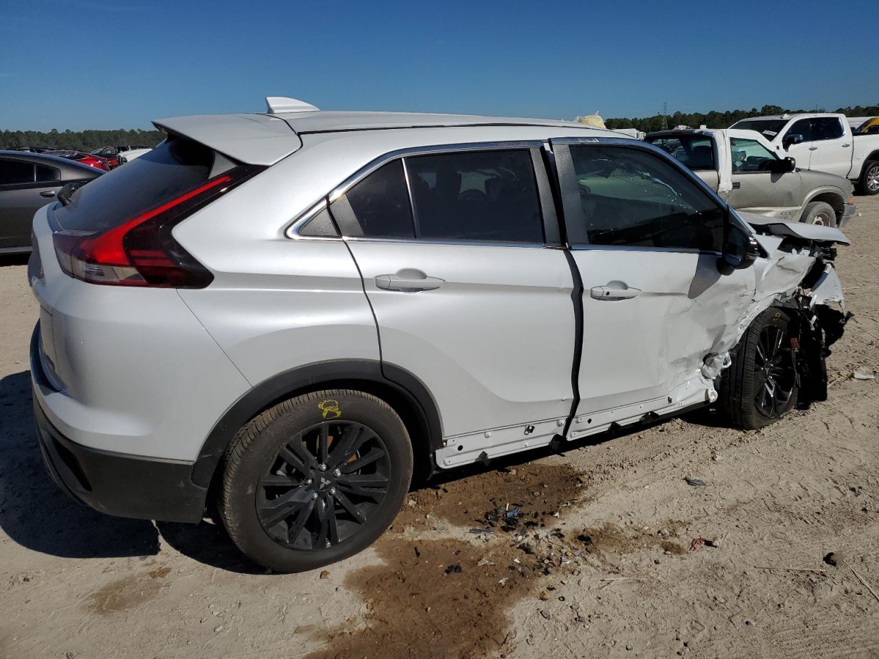 2024 Mitsubishi Eclipse VIN JA4ATVAA9RZ048230 Copart auction photo, front end / side damage thumbnail 3