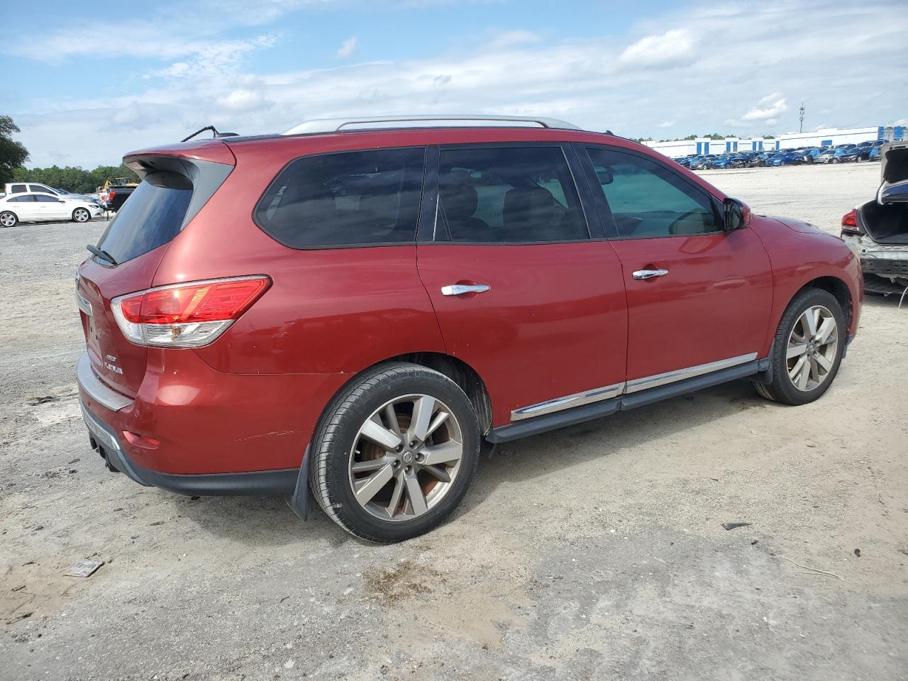 2014 Nissan Pathfinder VIN 5N1AR2MM9EC728209 Copart auction photo, water/flood damage thumbnail 3