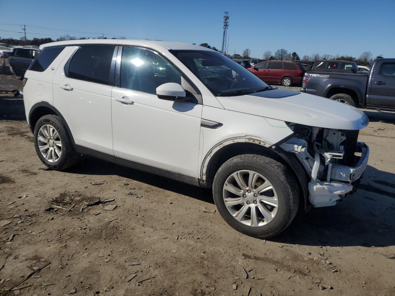 2017 Land Rover Discovery VIN SALCP2BG4HH705887 Copart auction photo, front end / minor dent/scratches damage thumbnail 4