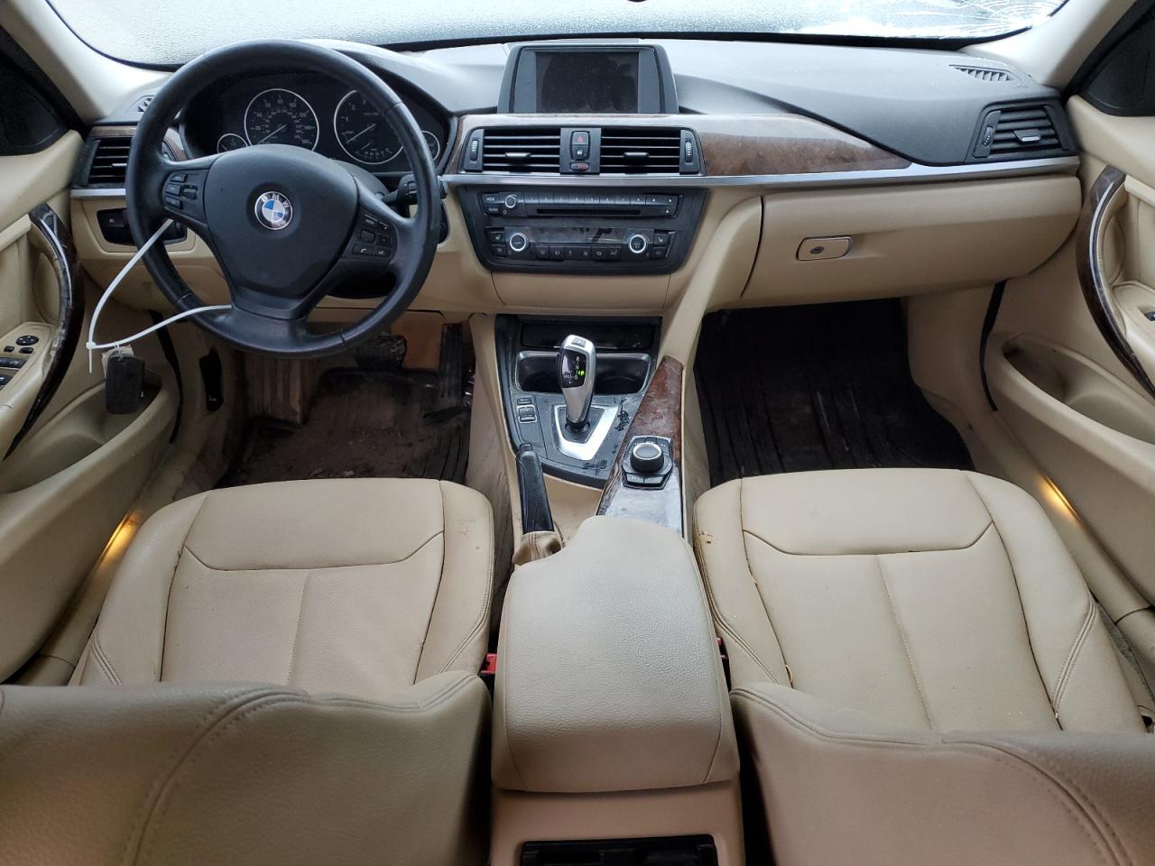 2015 BMW 3er VIN WBA3C3C57FK201191 Copart auction photo, front end / top/roof damage thumbnail 8