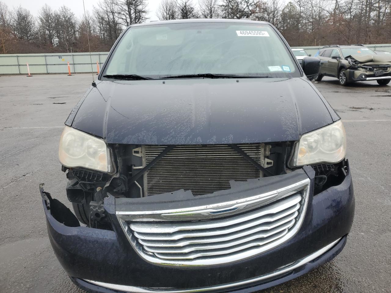 2011 Chrysler Town & Country VIN 2A4RR5DG6BR666879 Copart auction photo, front end / side damage thumbnail 5