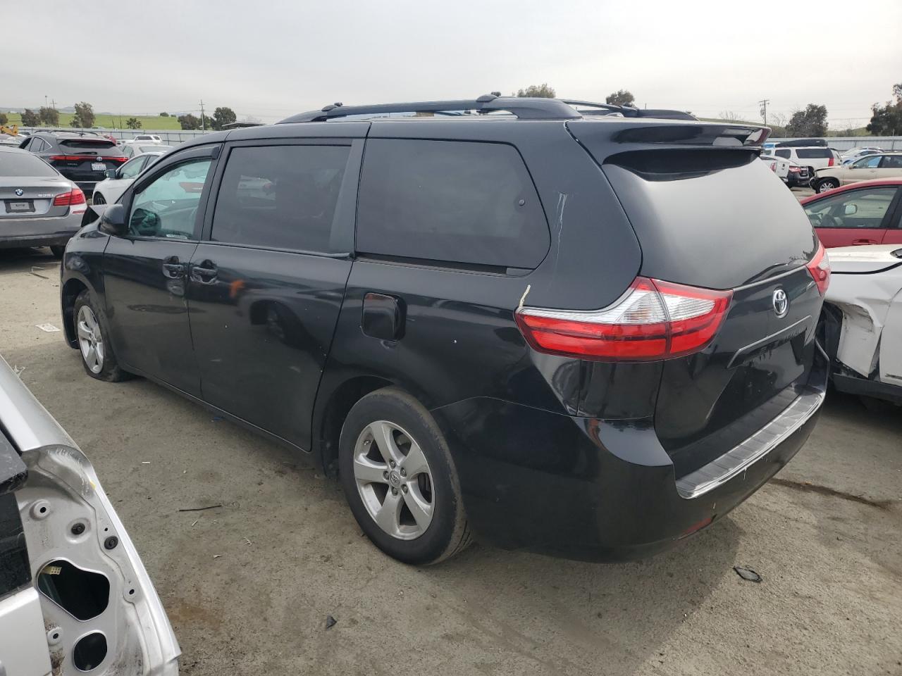 2015 Toyota Sienna VIN 5TDKK3DC1FS686287 Copart auction photo, front end damage thumbnail 2