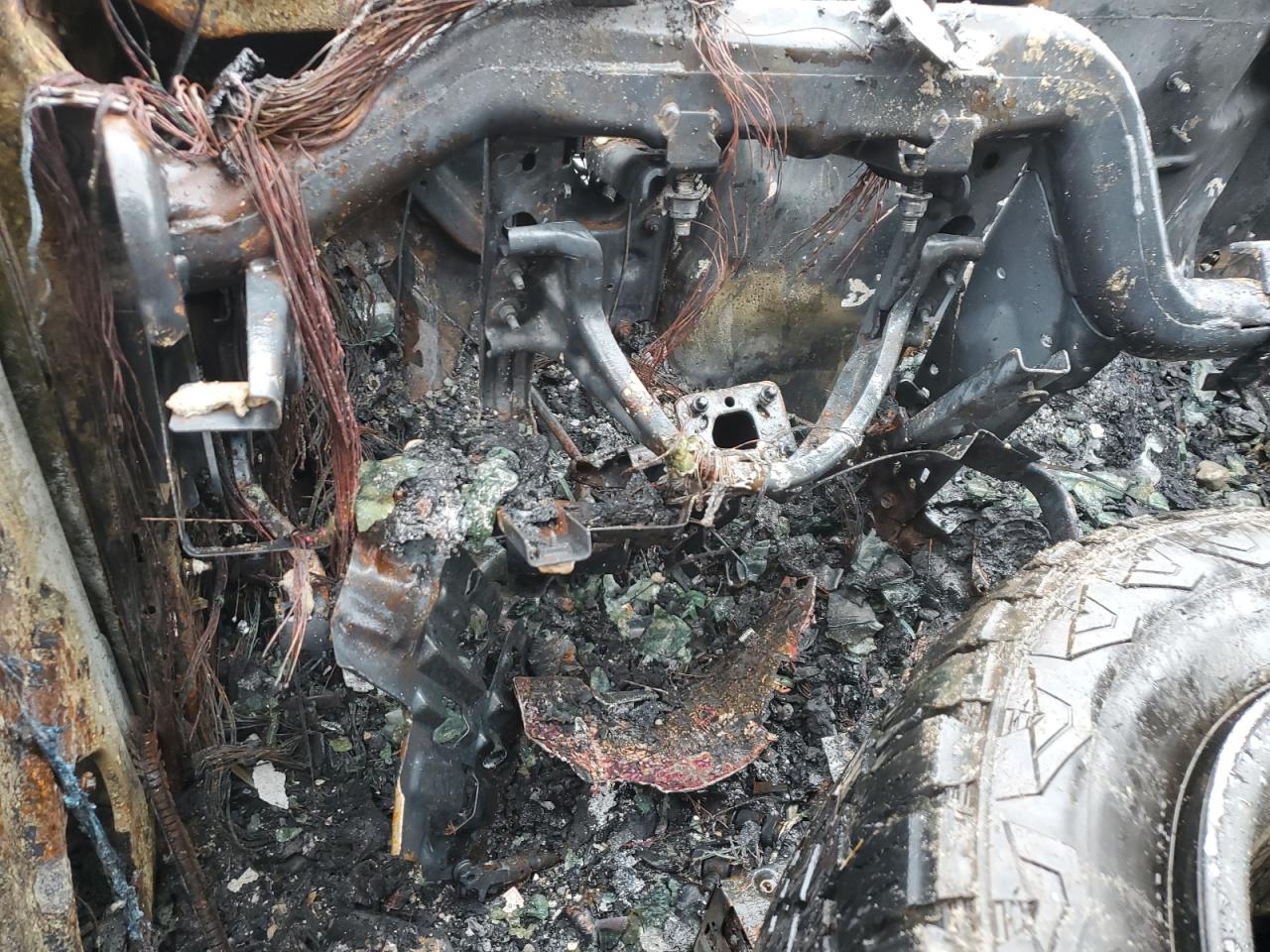 2009 GMC Yukon VIN 1GKFC032X9R179255 Copart auction photo, burn damage thumbnail 9