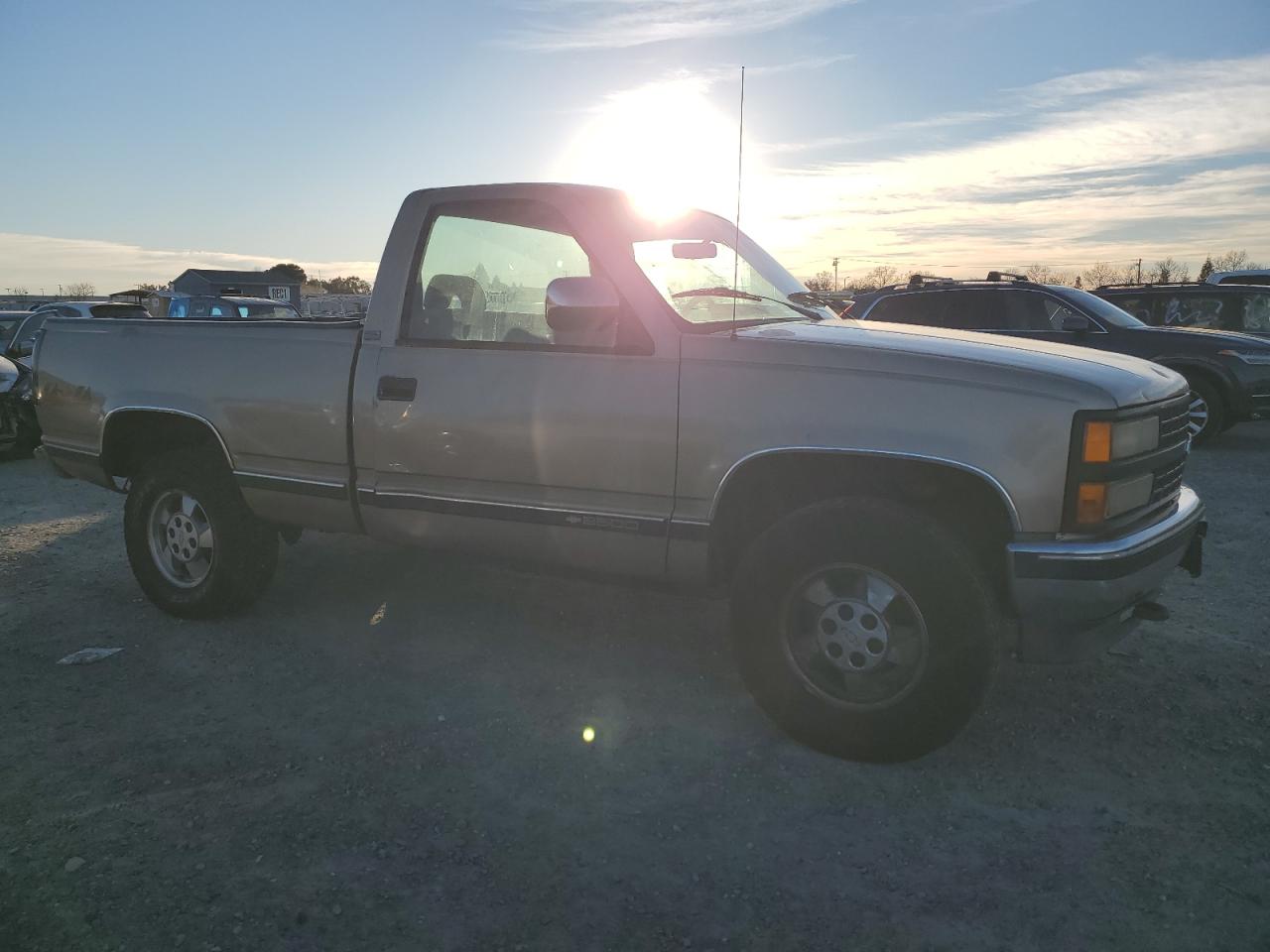 1993 Chevrolet GMT-400 VIN 1GCEK14K8PZ160666 Copart auction photo, rear end damage thumbnail 4