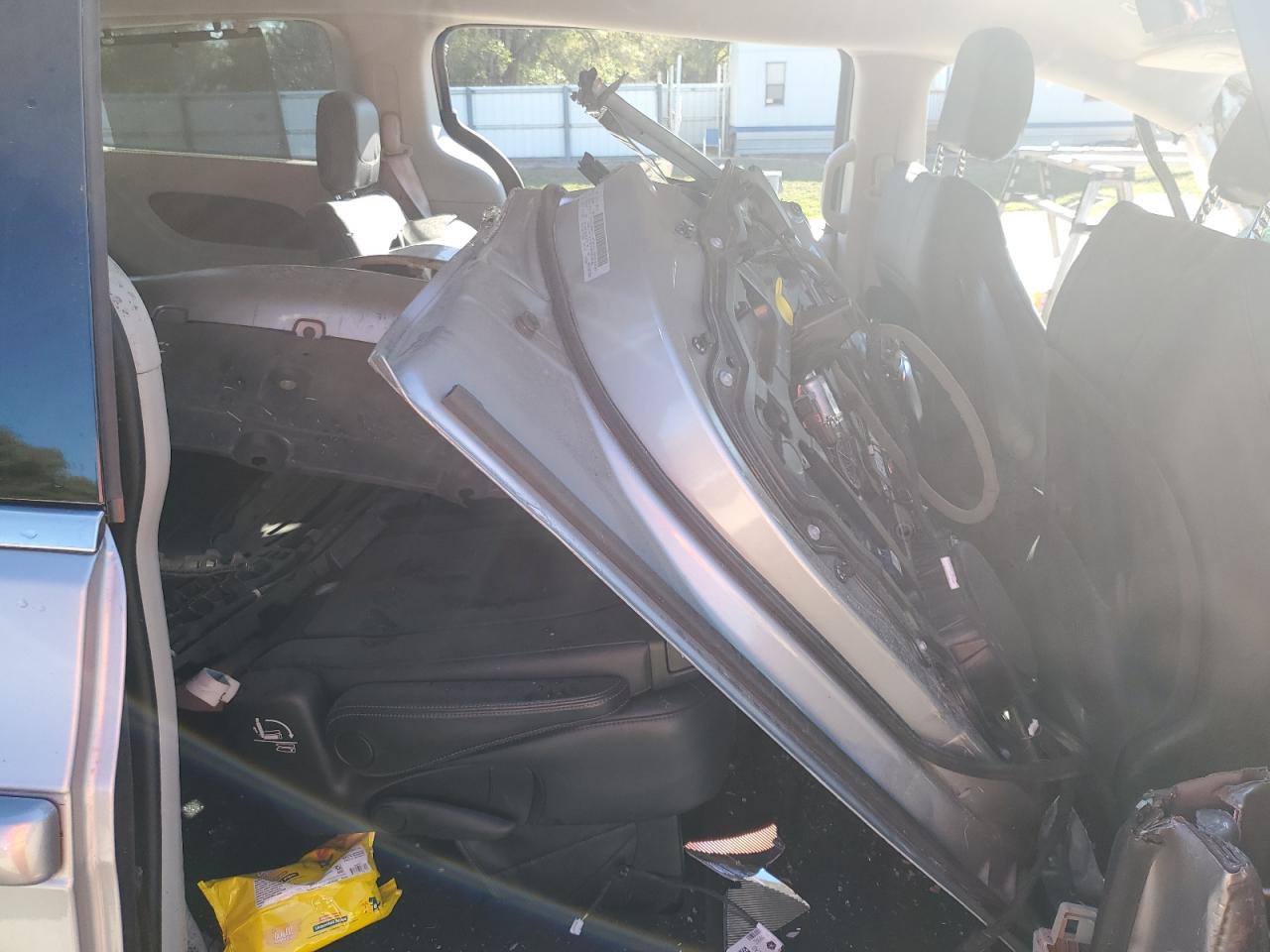 2018 Chrysler Pacifica VIN 2C4RC1BGXJR192727 Copart auction photo, side / all over damage thumbnail 11