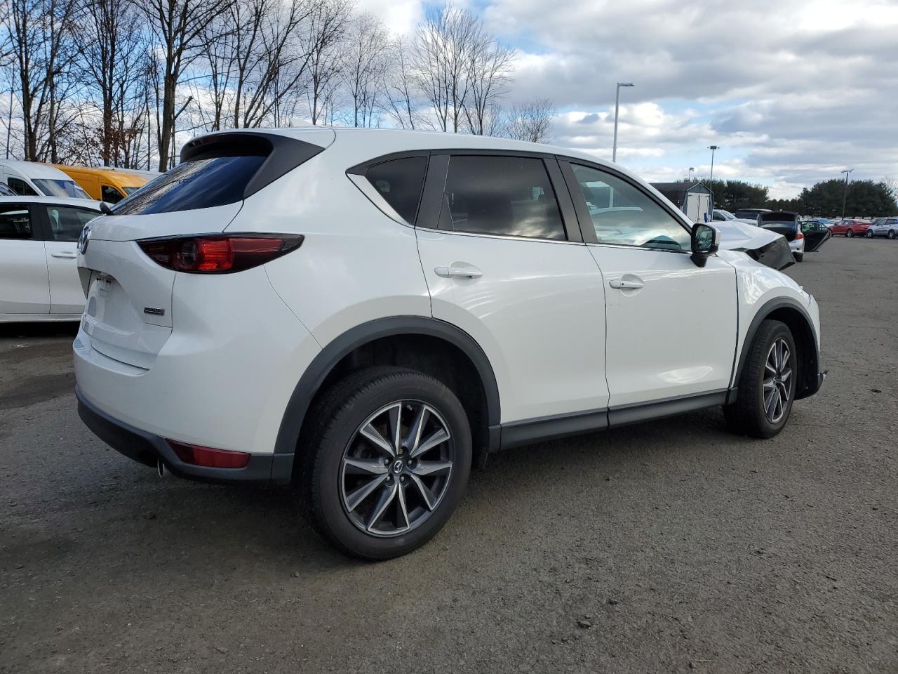 2018 Mazda CX-5 VIN JM3KFBCM5J0435557 Copart auction photo, front end / minor dent/scratches damage thumbnail 3