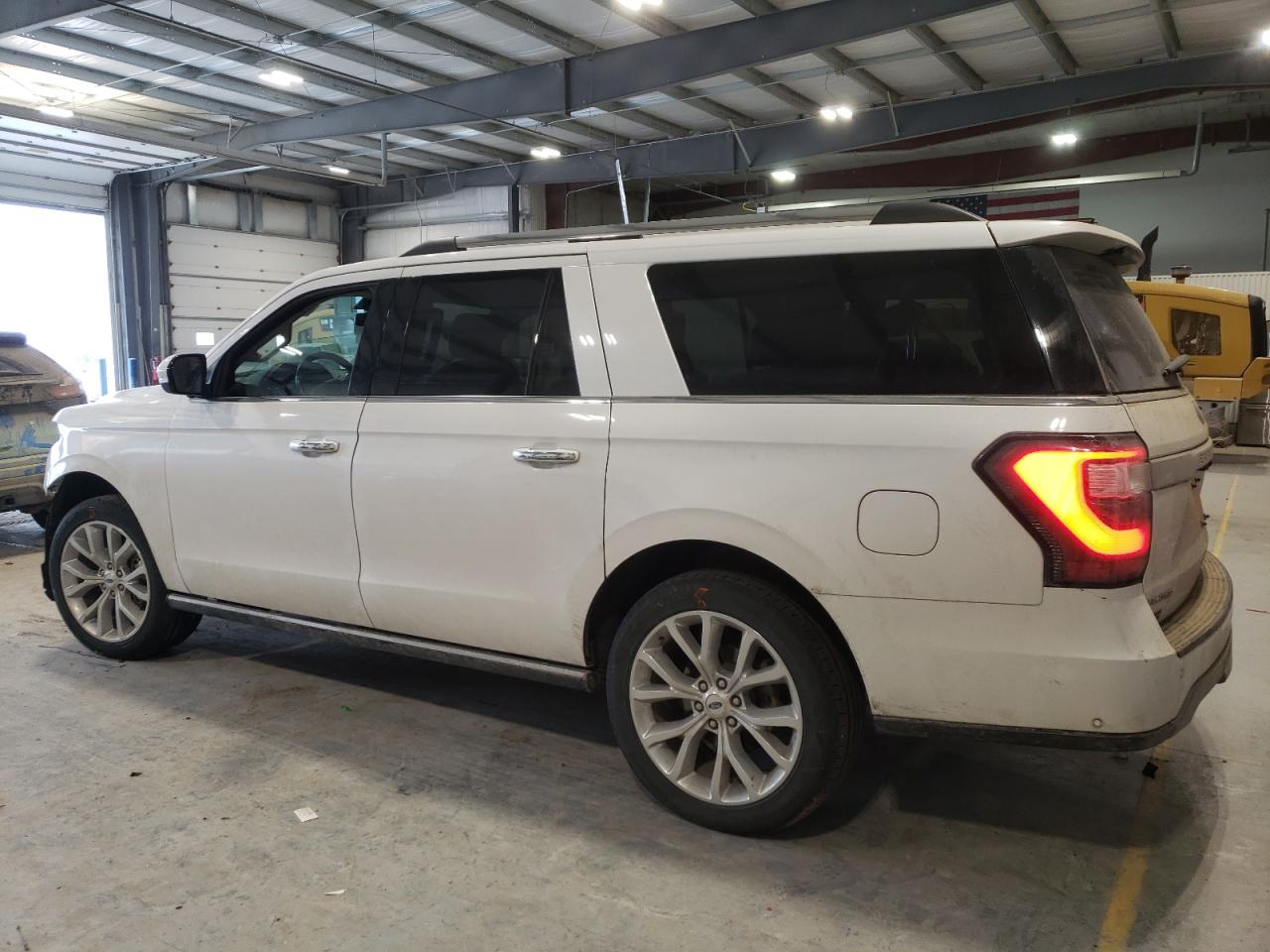 2018 Ford Expedition VIN 1FMJK2AT6JEA71089 Copart auction photo, front end / rear end damage thumbnail 2