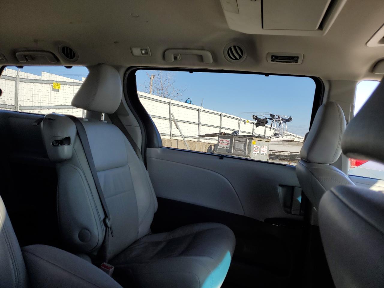 2017 Toyota Sienna VIN 5TDYZ3DC0HS871617 Copart auction photo, rear end / front end damage thumbnail 12