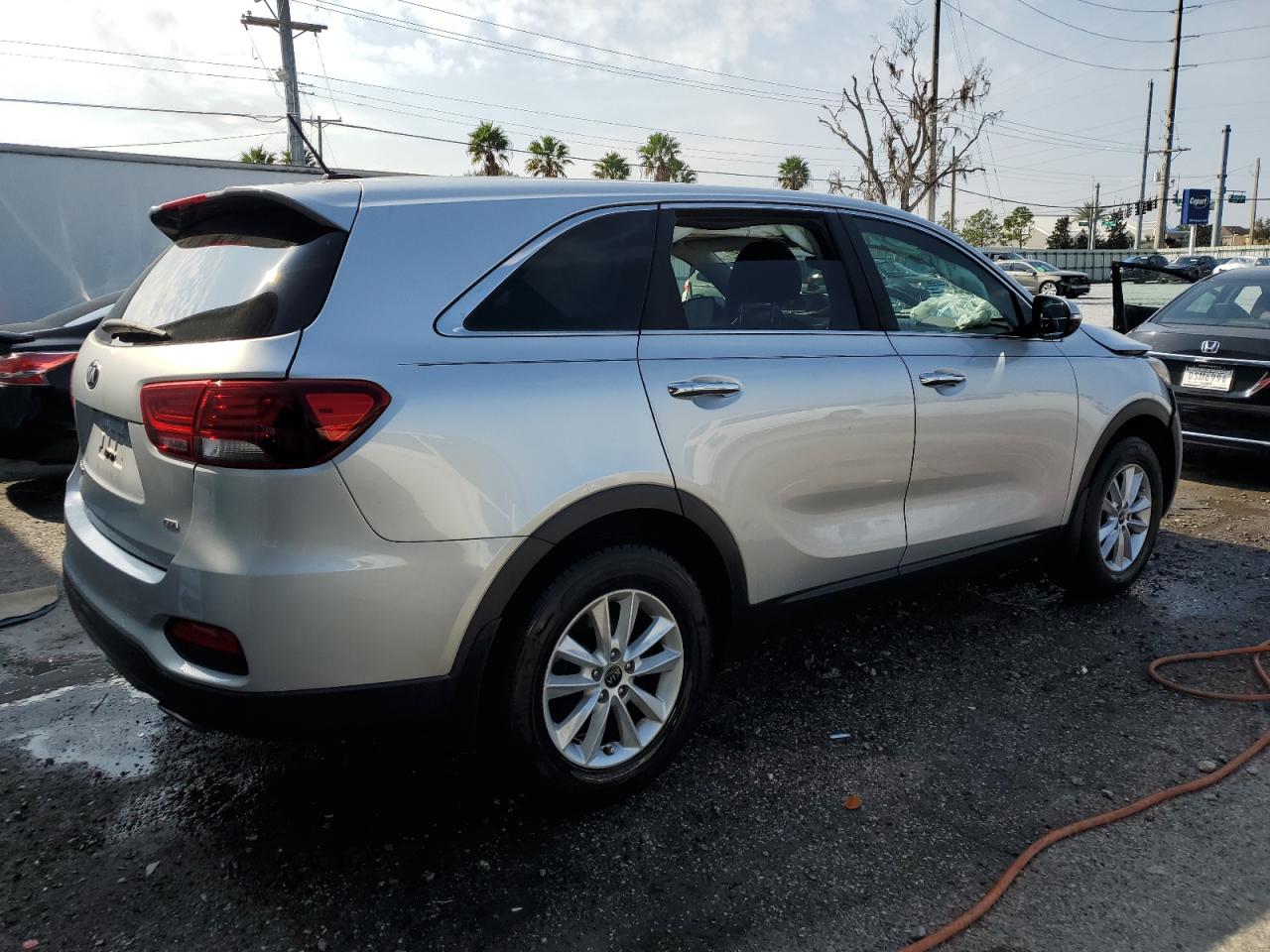 2019 KIA Sorento VIN 5XYPG4A33KG593778 Copart auction photo, front end damage thumbnail 3