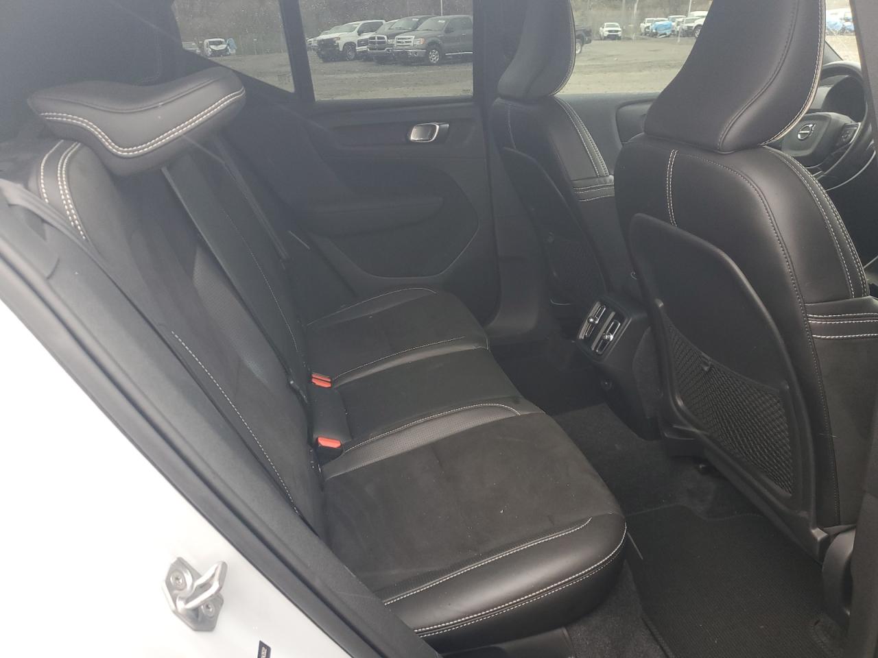 2020 Volvo XC40 VIN YV4162UM2L2243522 Copart auction photo, front end / rear end damage thumbnail 11