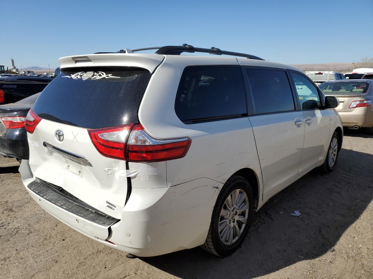2017 Toyota Sienna VIN 5TDDZ3DC0HS150292 Copart auction photo, rear end / front end damage thumbnail 3