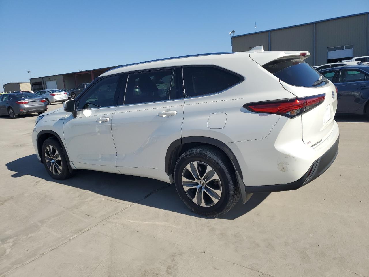 2020 Toyota Highlander VIN 5TDGZRAH5LS511914 Copart auction photo, rear end / hail damage thumbnail 2