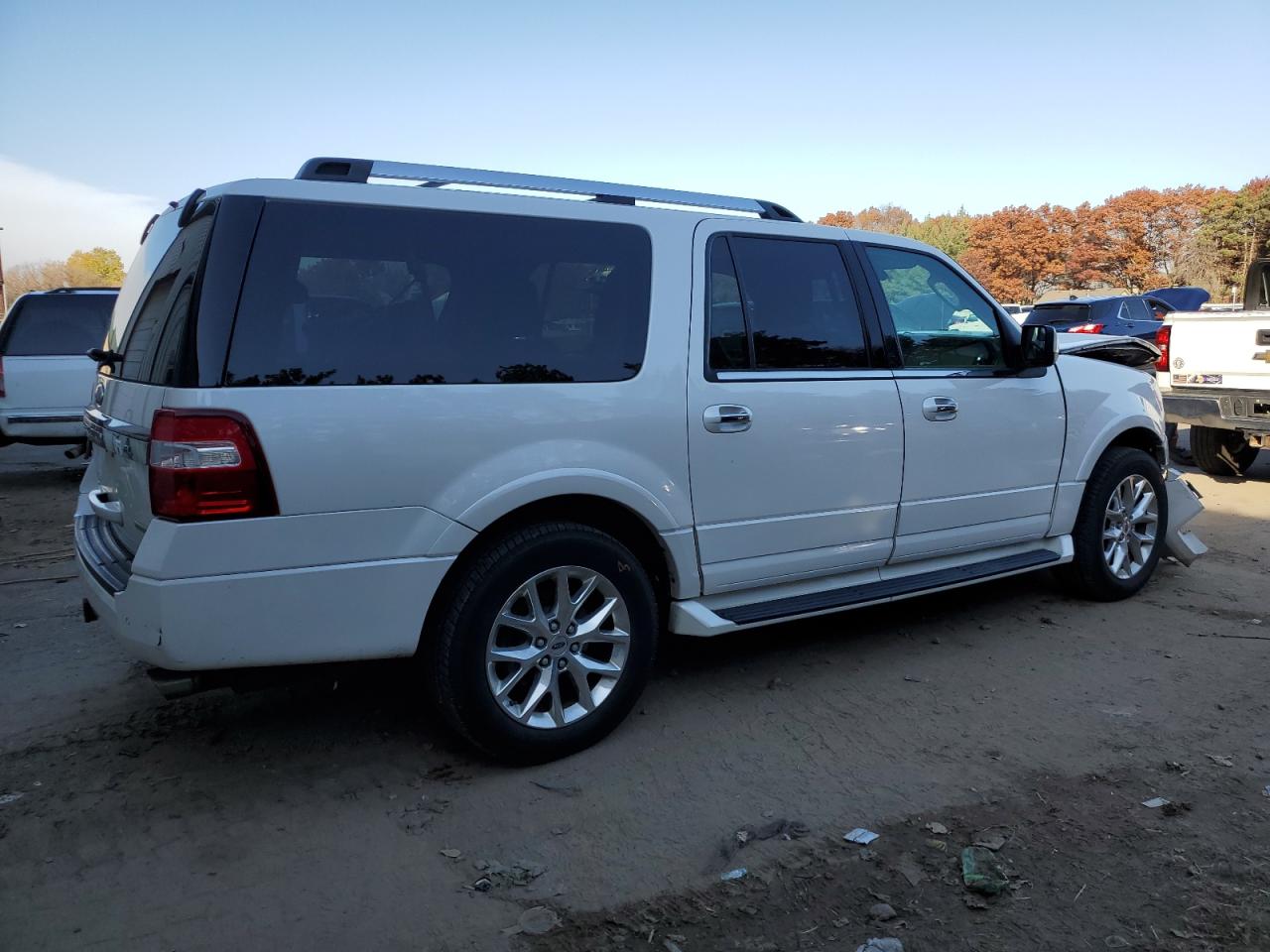 2015 Ford Expedition VIN 1FMJK2AT2FEF14085 Copart auction photo, front end damage thumbnail 3