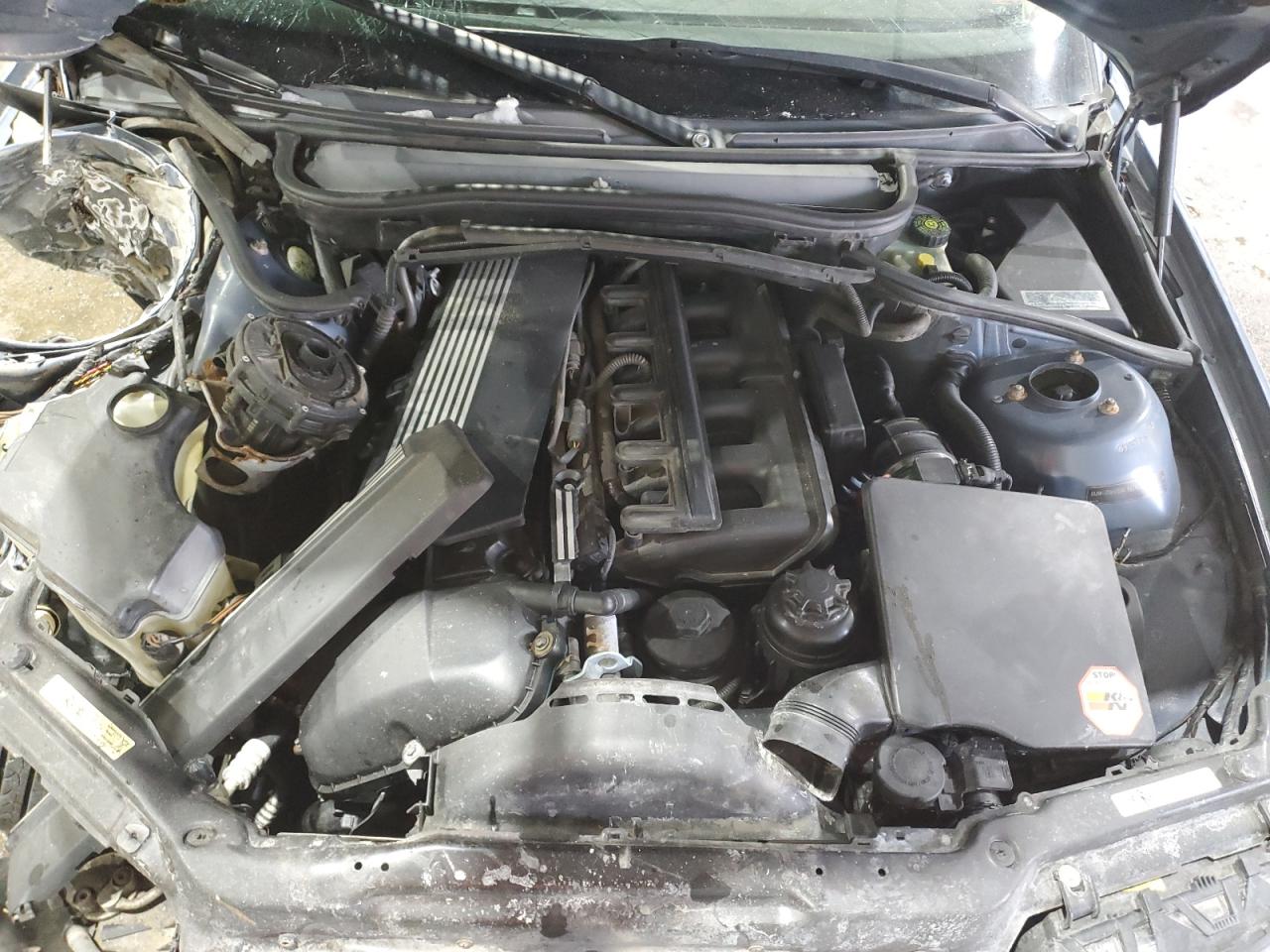 2005 BMW 3er VIN WBAEU33405PR16909 Copart auction photo, all over damage thumbnail 11