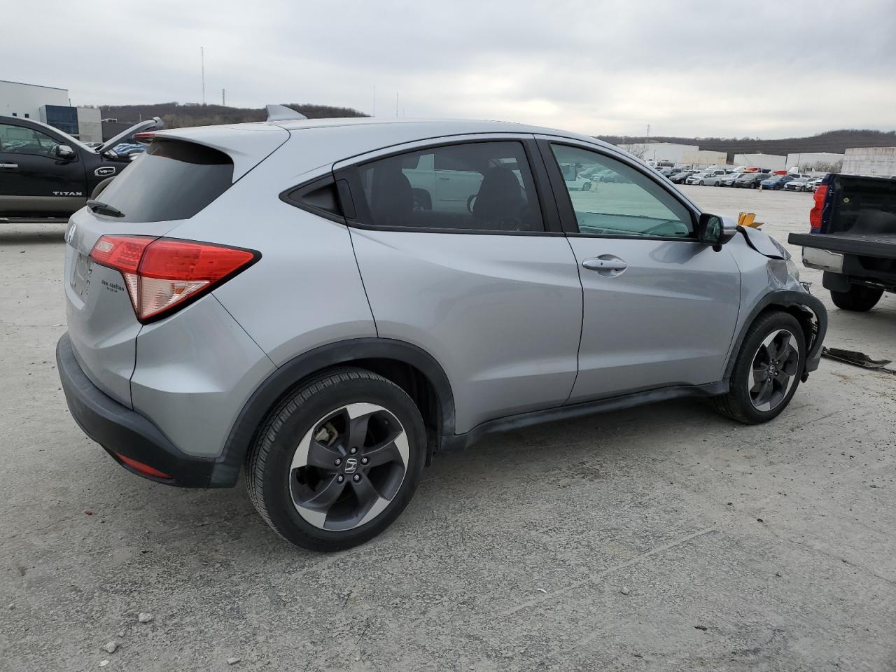 2018 Honda HR-V VIN 3CZRU5H52JG704037 Copart auction photo, front end / rear end damage thumbnail 3