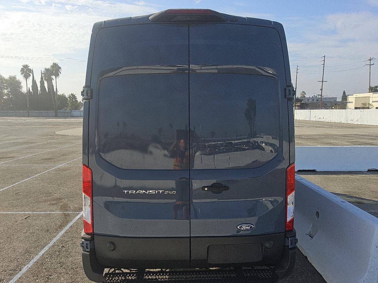 2020 Ford Transit VIN 1FTBR3X87LKA21528 Copart auction photo, side / rear end damage thumbnail 6
