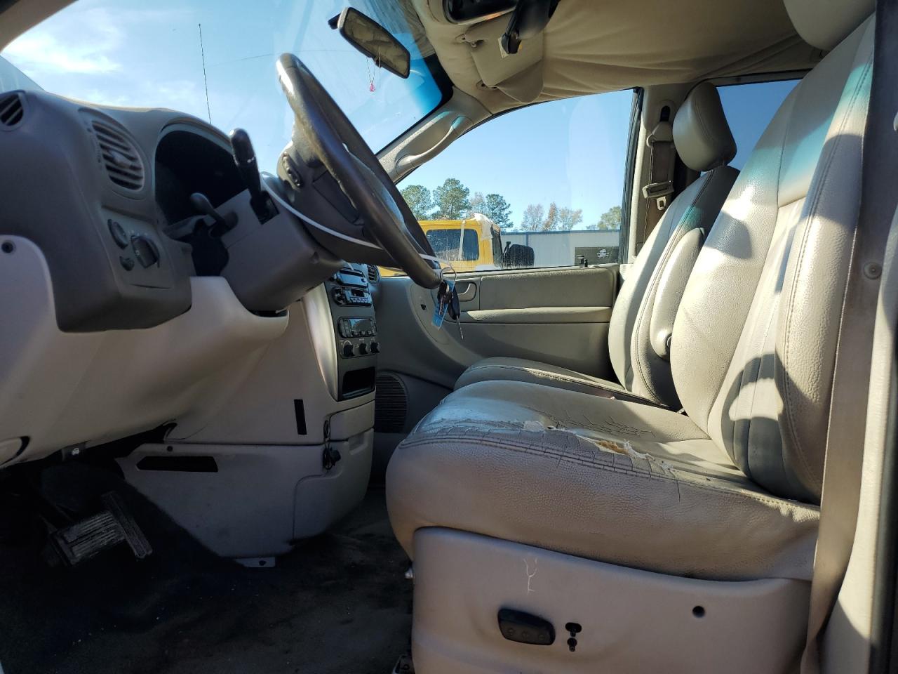 2006 Chrysler Town & Country VIN 2A4GP54L36R799535 Copart auction photo, side / front end damage thumbnail 7