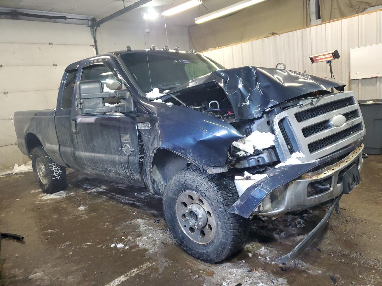 2007 Ford F250 VIN 1FTSX21P77EA06533 Copart auction photo, front end / minor dent/scratches damage thumbnail 4