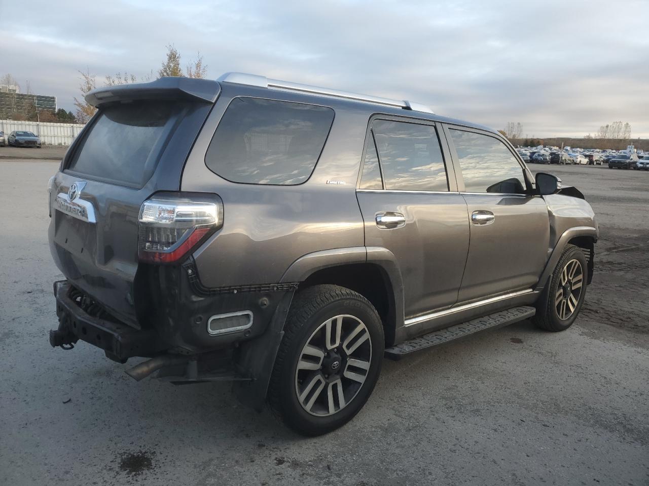 2017 Toyota 4Runner VIN JTEBU5JR8H5433101 Copart auction photo, front end / rear end damage thumbnail 3