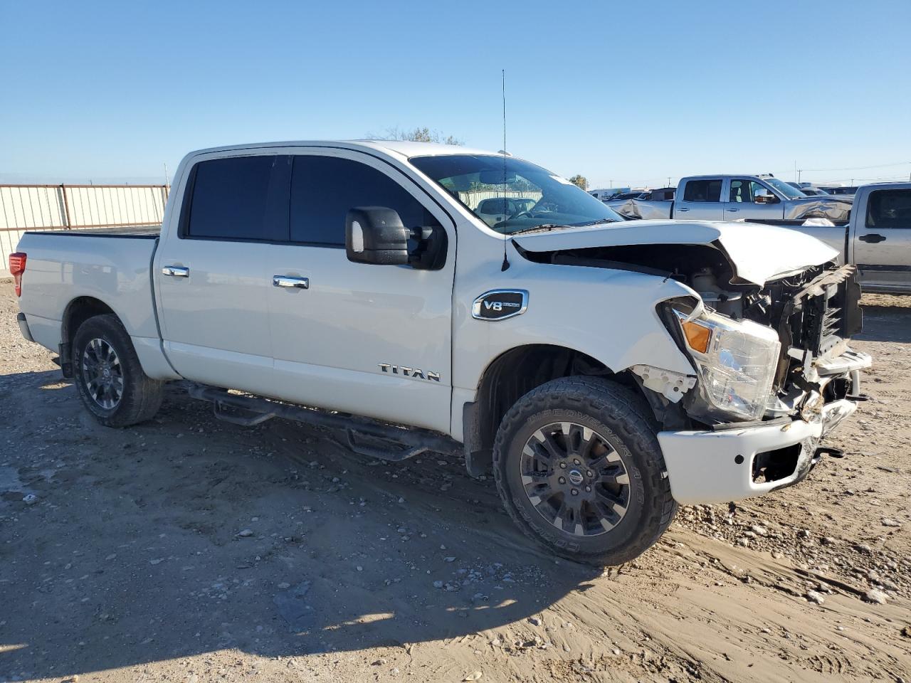 2017 Nissan Titan VIN 1N6AA1E53HN571831 Copart auction photo, front end / minor dent/scratches damage thumbnail 4