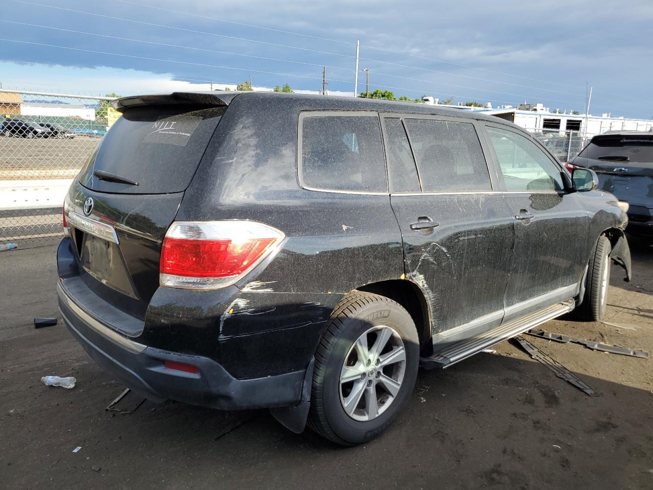 2011 Toyota Highlander VIN 5TDZK3EH4BS048375 Copart auction photo, front end / rear end damage thumbnail 3
