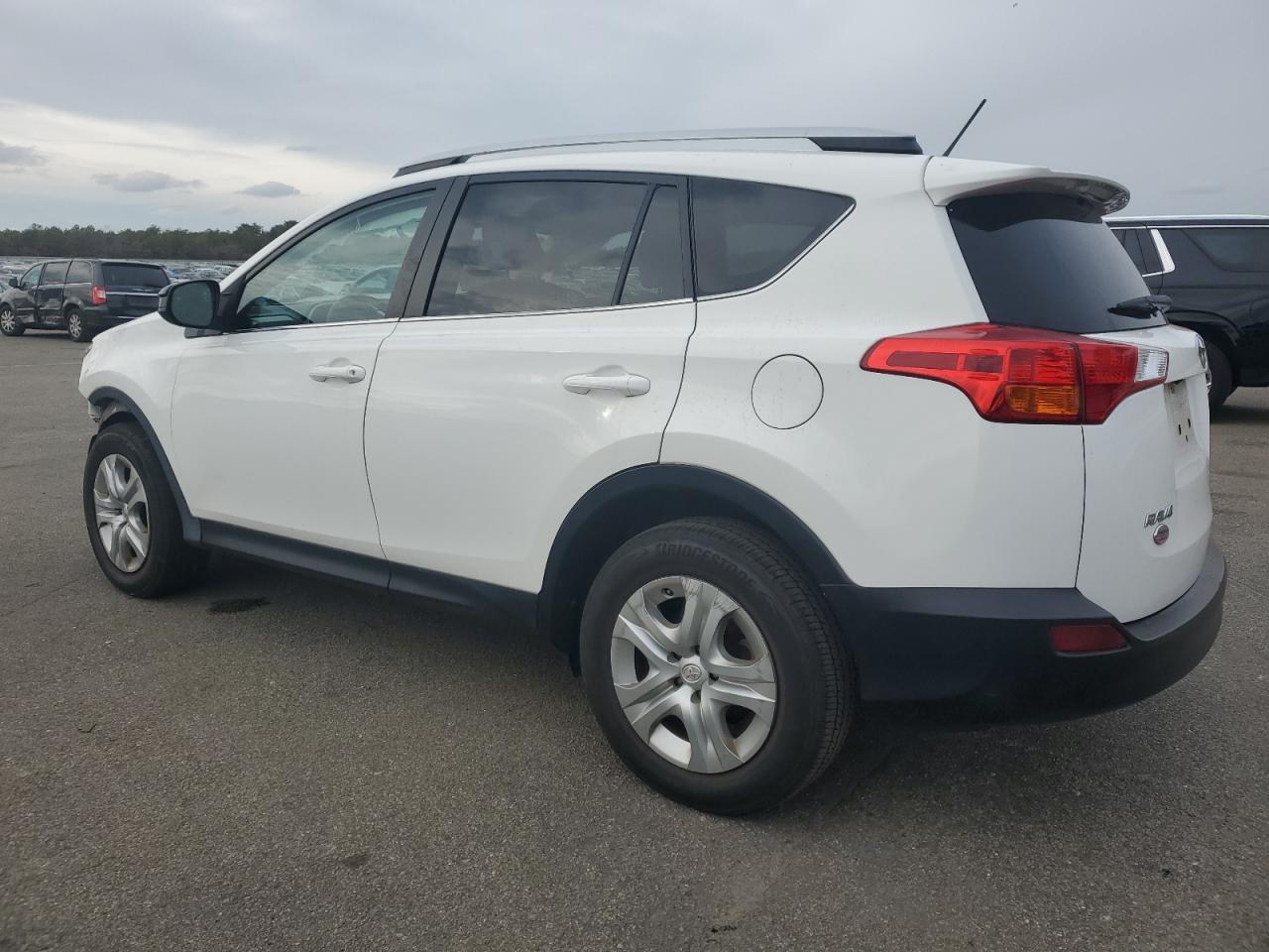 2015 Toyota RAV 4 VIN 2T3BFREV8FW290976 Copart auction photo, front end / minor dent/scratches damage thumbnail 2