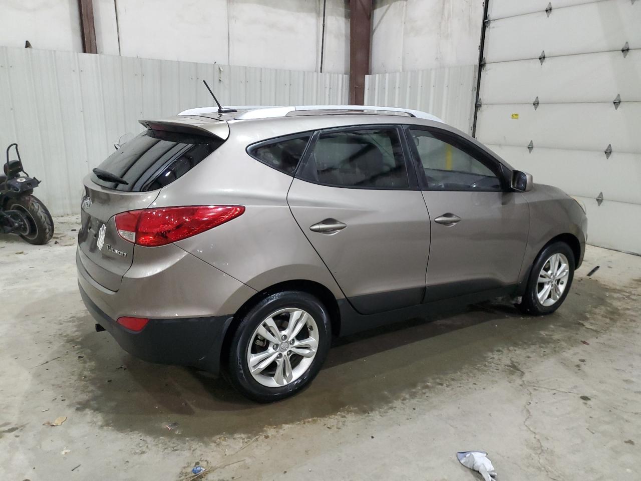 2011 Hyundai Tucson VIN KM8JU3AC9BU293553 Copart auction photo, hail damage thumbnail 3