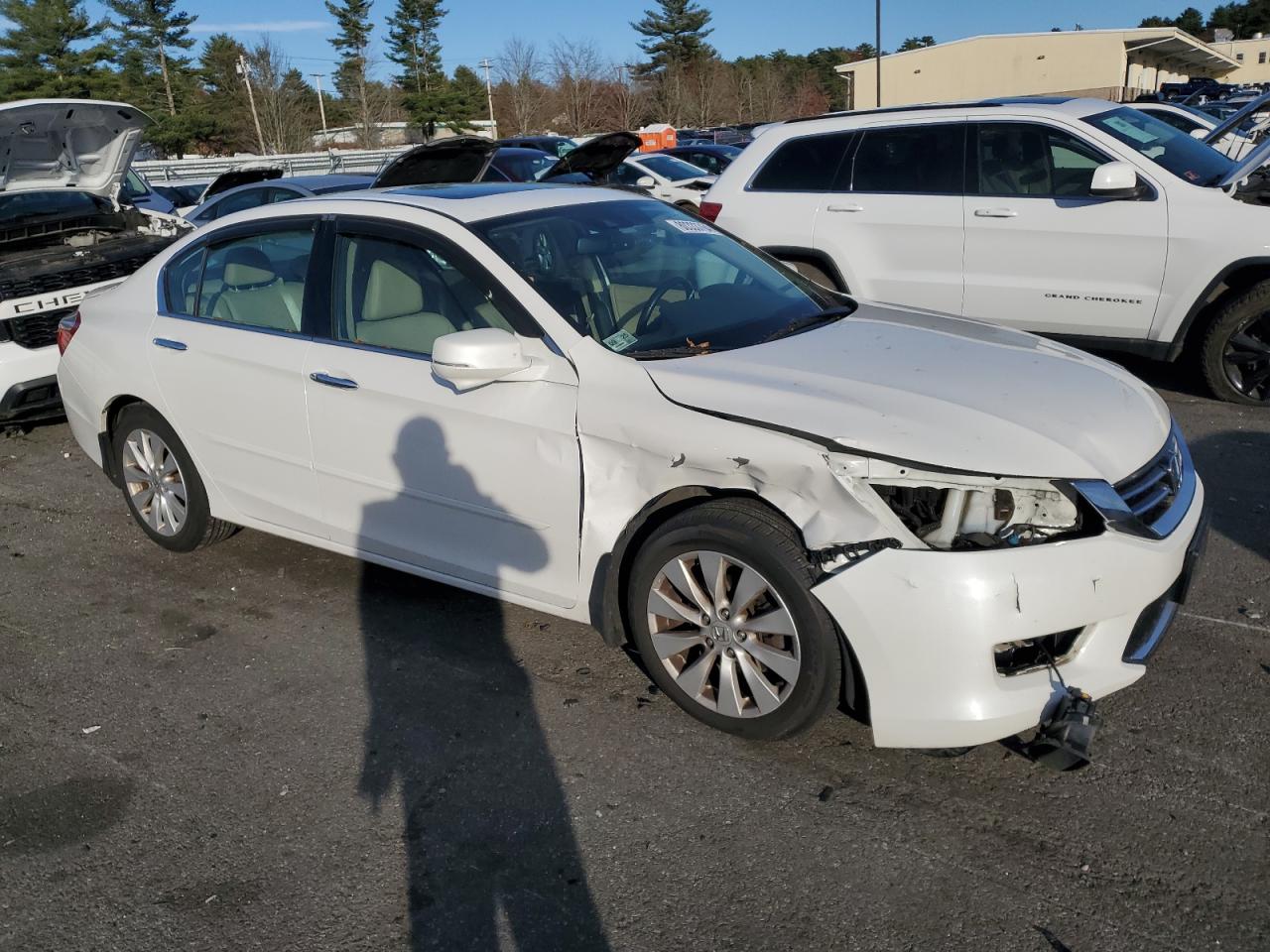 2015 Honda Accord VIN 1HGCR3F81FA035488 Copart auction photo, front end / minor dent/scratches damage thumbnail 4
