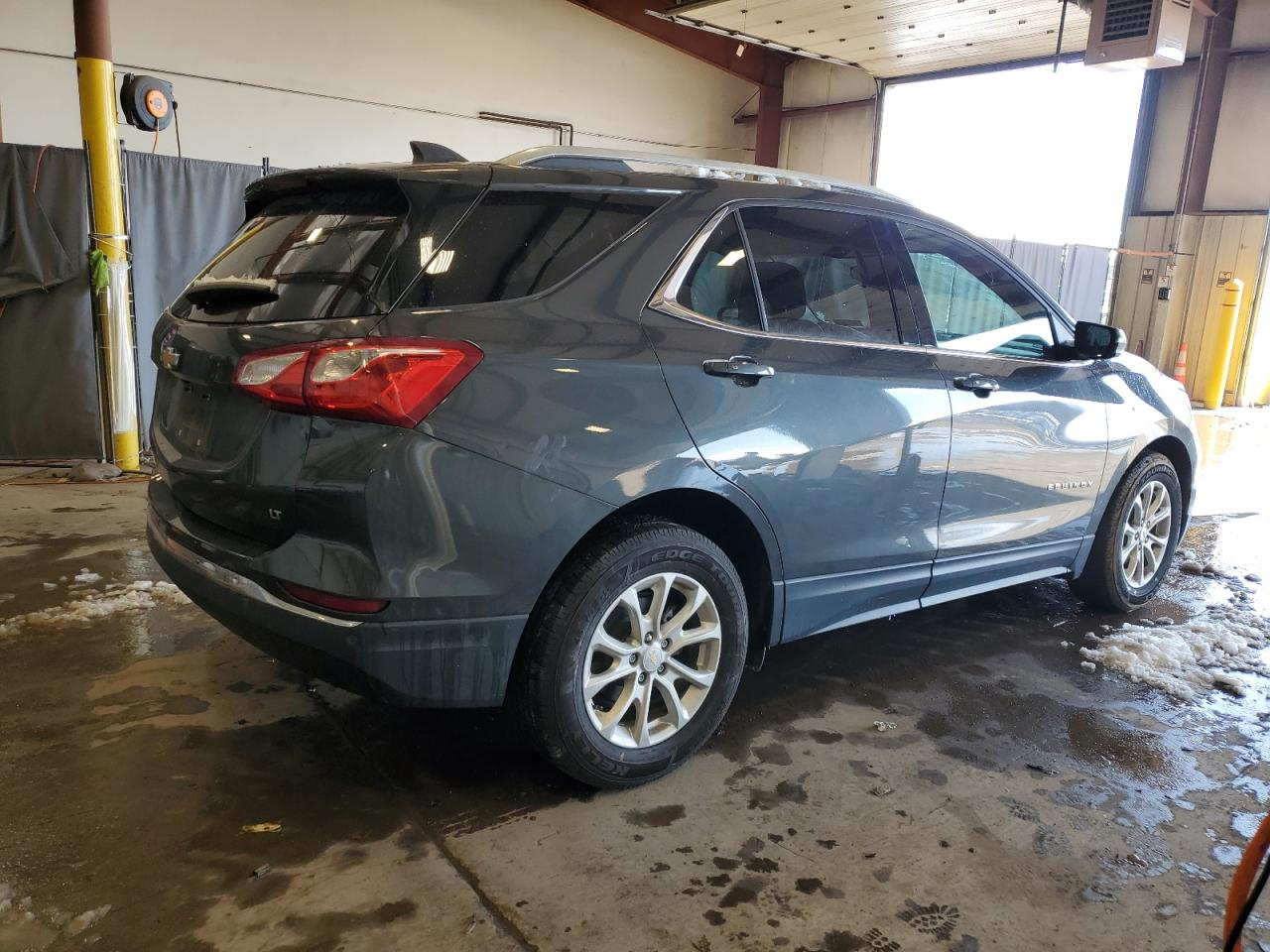 2018 Chevrolet Equinox VIN 2GNAXJEV1J6111666 Copart auction photo, front end / side damage thumbnail 3