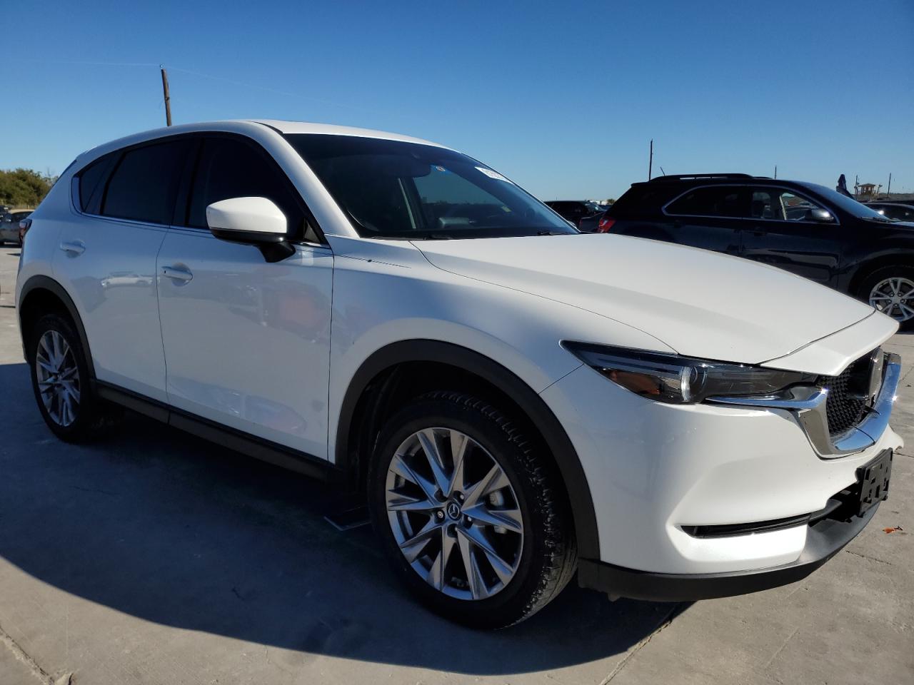 2020 Mazda CX-5 VIN JM3KFADM7L0846051 Copart auction photo, front end damage thumbnail 4