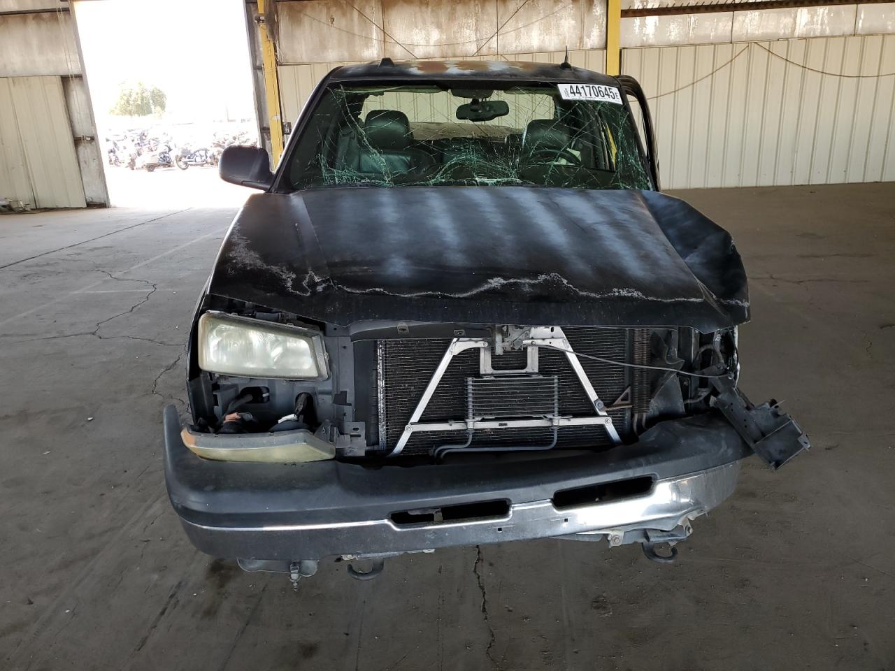 2004 Chevrolet Silverado VIN 2GCEC13T841403159 Copart auction photo, front end / side damage thumbnail 5