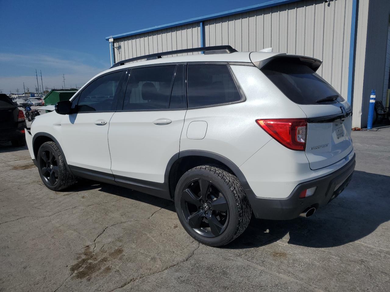 2021 Honda Passport VIN 5FNYF8H01MB036372 Copart auction photo, front end / minor dent/scratches damage thumbnail 2