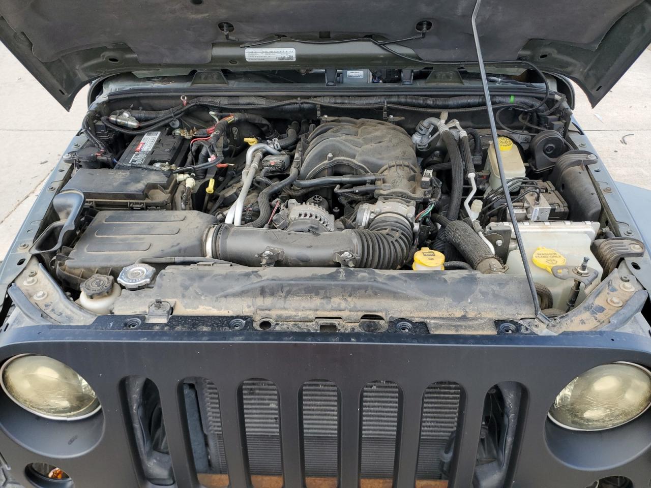 2015 Jeep Wrangler VIN 1C4BJWFG4FL766611 Copart auction photo, front end / minor dent/scratches damage thumbnail 12