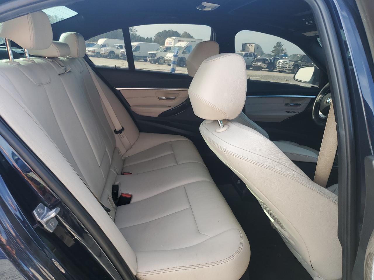 2017 BMW 3er VIN WBA8B9G33HNU55356 Copart auction photo, rear end / mechanical damage thumbnail 10