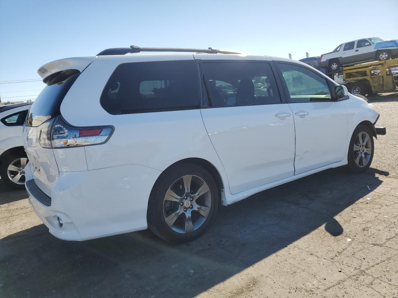 2015 Toyota Sienna VIN 5TDXK3DC6FS594176 Copart auction photo, front end / side damage thumbnail 3