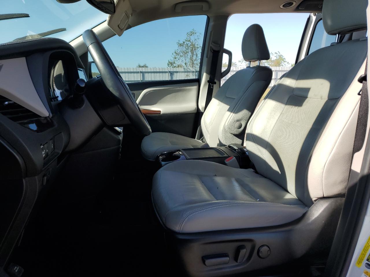 2018 Toyota Sienna VIN 5TDYZ3DC2JS959994 Copart auction photo, rear end / front end damage thumbnail 7