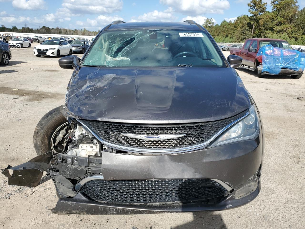 2019 Chrysler Pacifica VIN 2C4RC1BG9KR685493 Copart auction photo, front end damage thumbnail 5