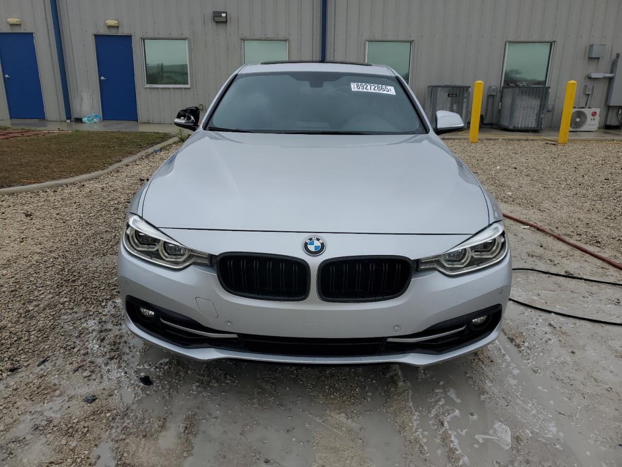 2017 BMW 3er VIN WBA8B9G5XHNU51046 Copart auction photo, rear end / side damage thumbnail 5