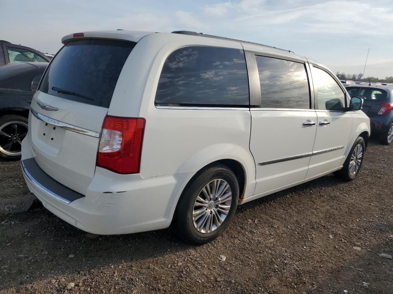2013 Chrysler Town & Country VIN 2C4RC1CG0DR563879 Copart auction photo, front end damage thumbnail 3