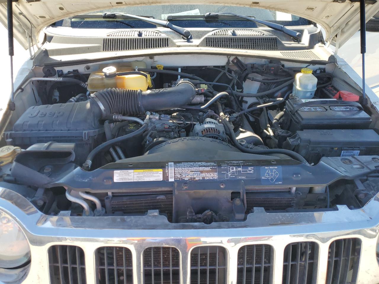 2005 Jeep Liberty (North America) VIN 1J4GL58K75W626393 Copart auction photo, front end damage thumbnail 12
