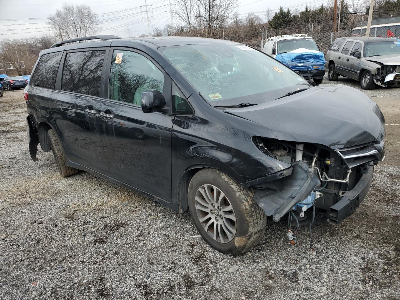 2018 Toyota Sienna VIN 5TDYZ3DC8JS938728 Copart auction photo, all over damage thumbnail 4