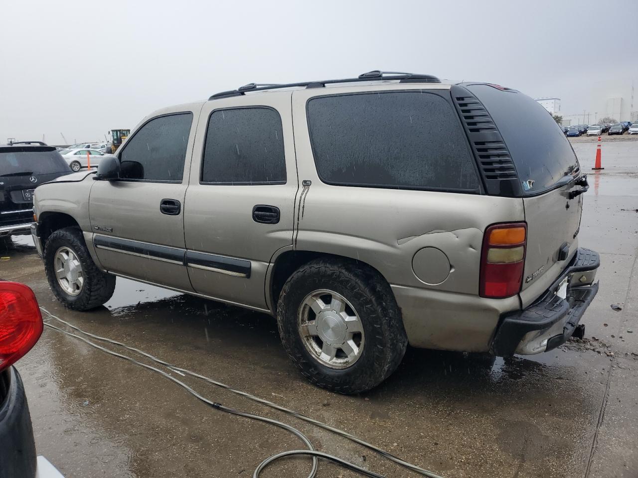 2001 Chevrolet Tahoe VIN 1GNEC13T21R156926 Copart auction photo, rear end / minor dent/scratches damage thumbnail 2