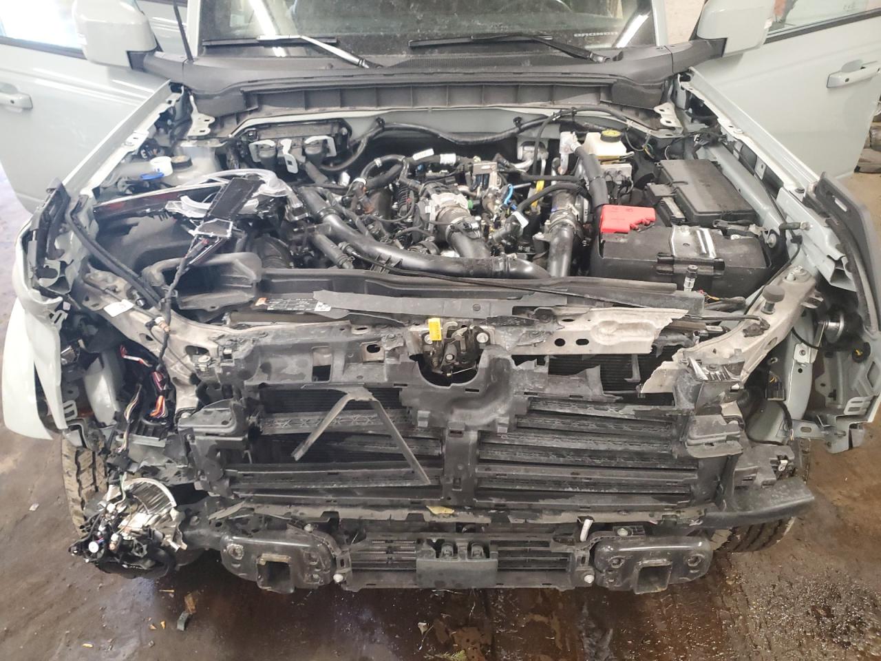 2022 Ford Bronco VIN 1FMEE5DP1NLB37039 Copart auction photo, front end / side damage thumbnail 11