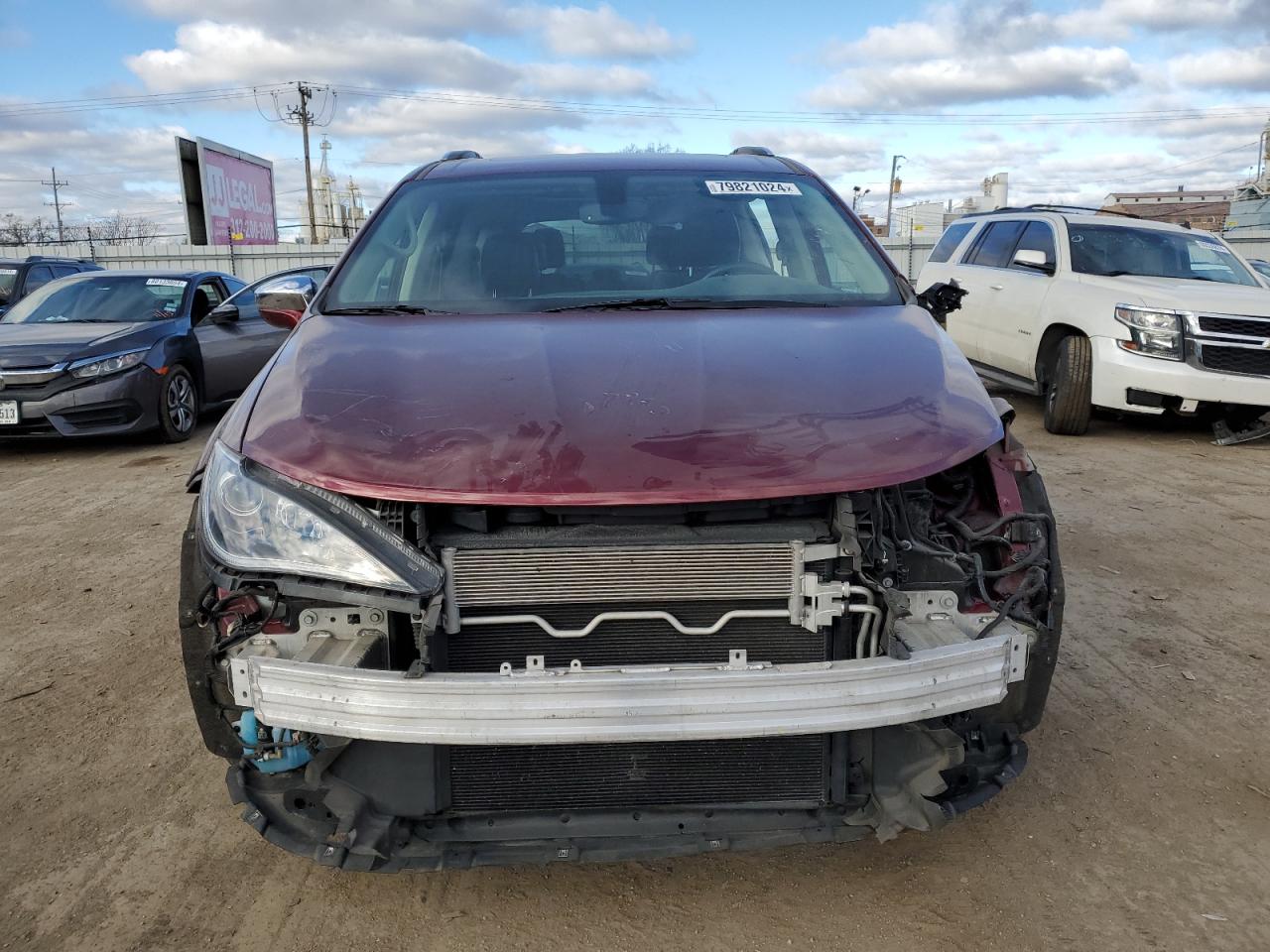 2019 Chrysler Pacifica VIN 2C4RC1GGXKR720129 Copart auction photo, side / front end damage thumbnail 5