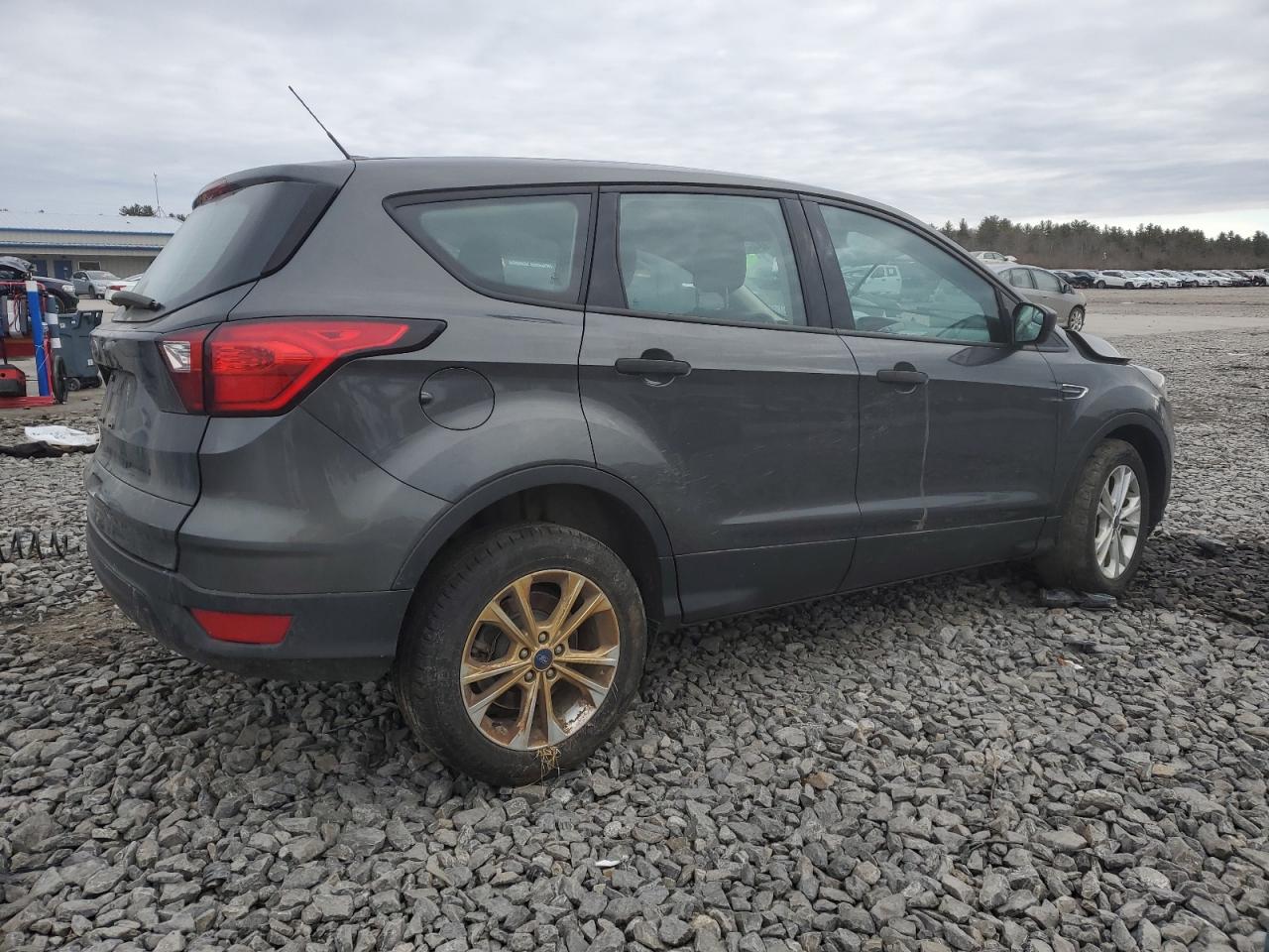2019 Ford Escape VIN 1FMCU0F77KUB90974 Copart auction photo, front end / side damage thumbnail 3
