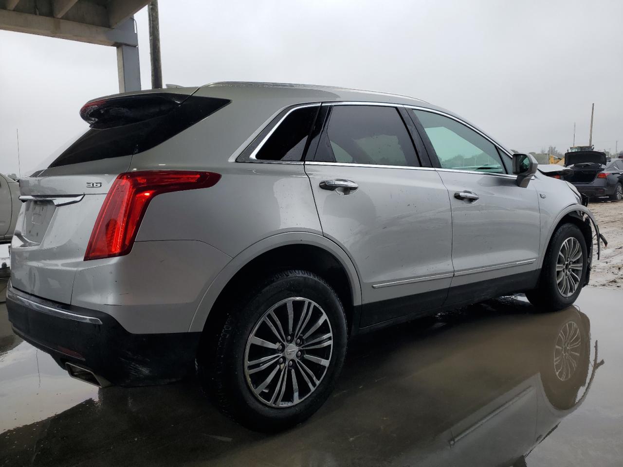 2017 Cadillac XT5 VIN 1GYKNBRS4HZ216882 Copart auction photo, front end / minor dent/scratches damage thumbnail 3