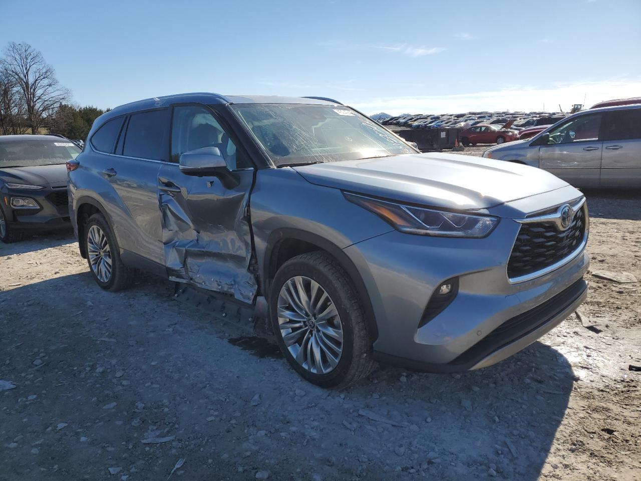 2024 Toyota Highlander VIN 5TDEBRCH2RS604021 Copart auction photo, side / minor dent/scratches damage thumbnail 4