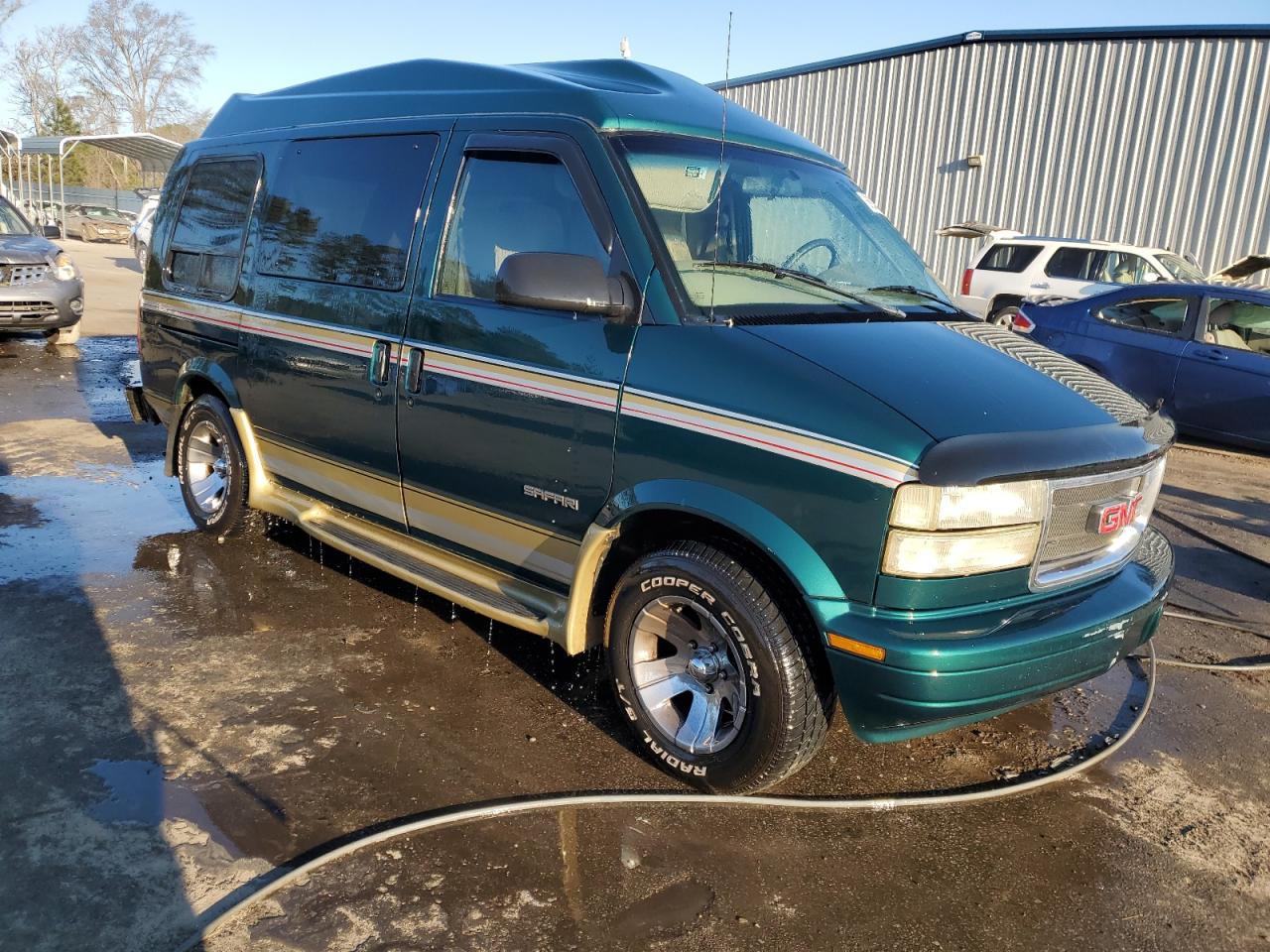 1998 GMC Safari VIN 1GDDM19W5WB503552 Copart auction photo, rear end / side damage thumbnail 4