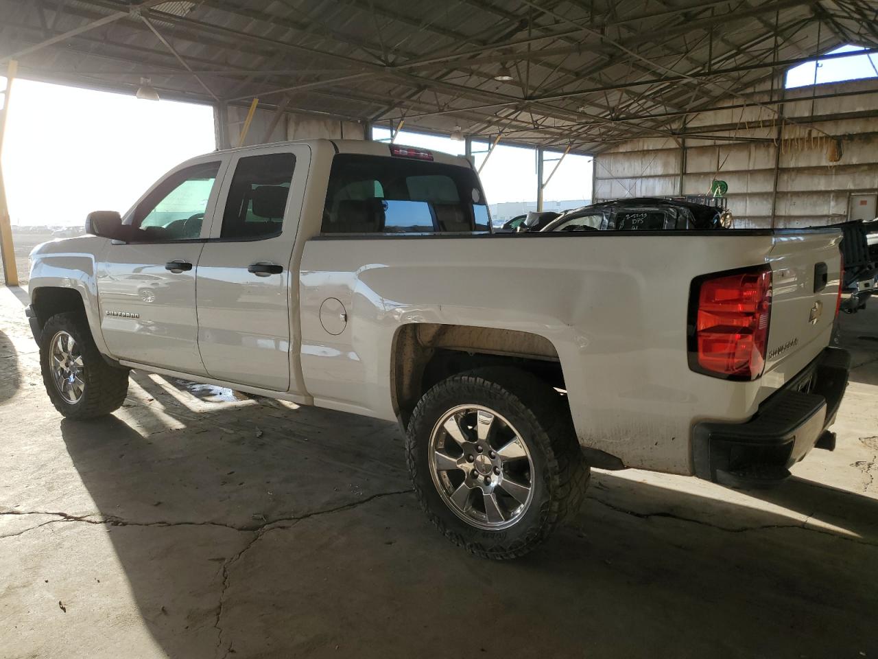 2015 Chevrolet Silverado VIN 1GCRCPEH2FZ202638 Copart auction photo, rear end / side damage thumbnail 2