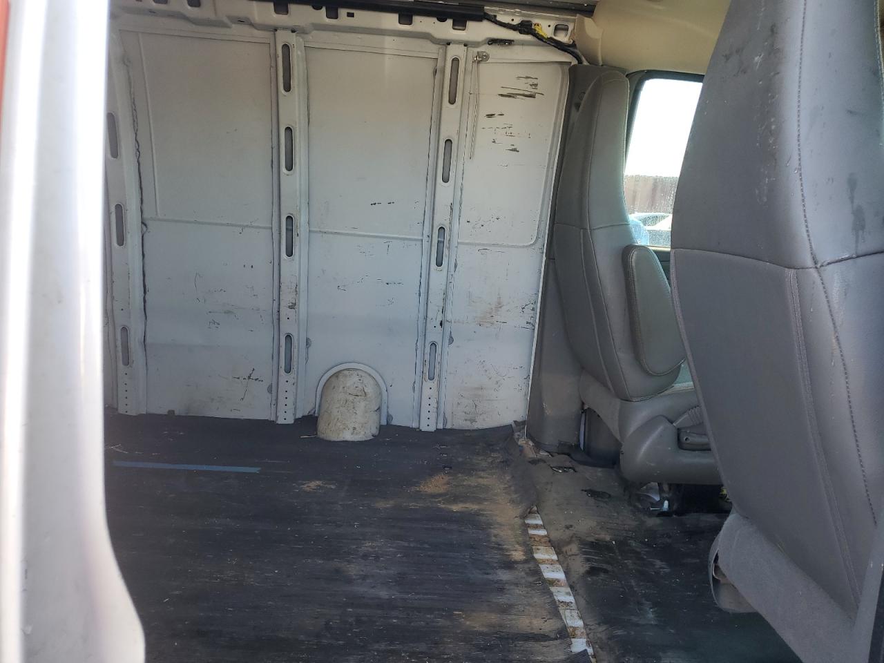 2017 GMC Savana VIN 1GTW7AFF3H1915955 Copart auction photo, front end / side damage thumbnail 11